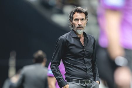 Barba tenta equilibrar resultados dentro e fora de casa