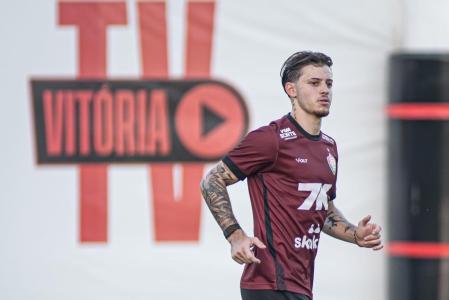 Atacante Diego Tarzia durante treino do Vitória