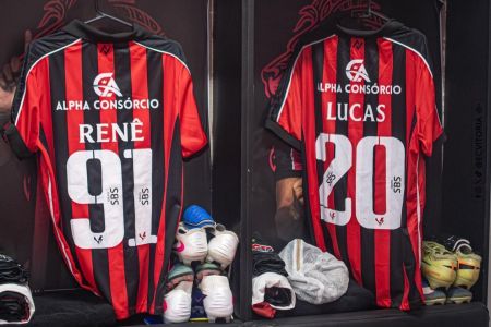 Camisas do Vitória no vestiário do Barradão