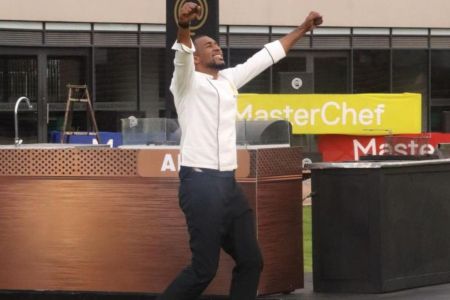 Frickson Erazo celebra vaga na final do MasterChef Celebrity Equador