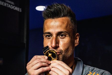 Fábio com a medalha da Libertadores