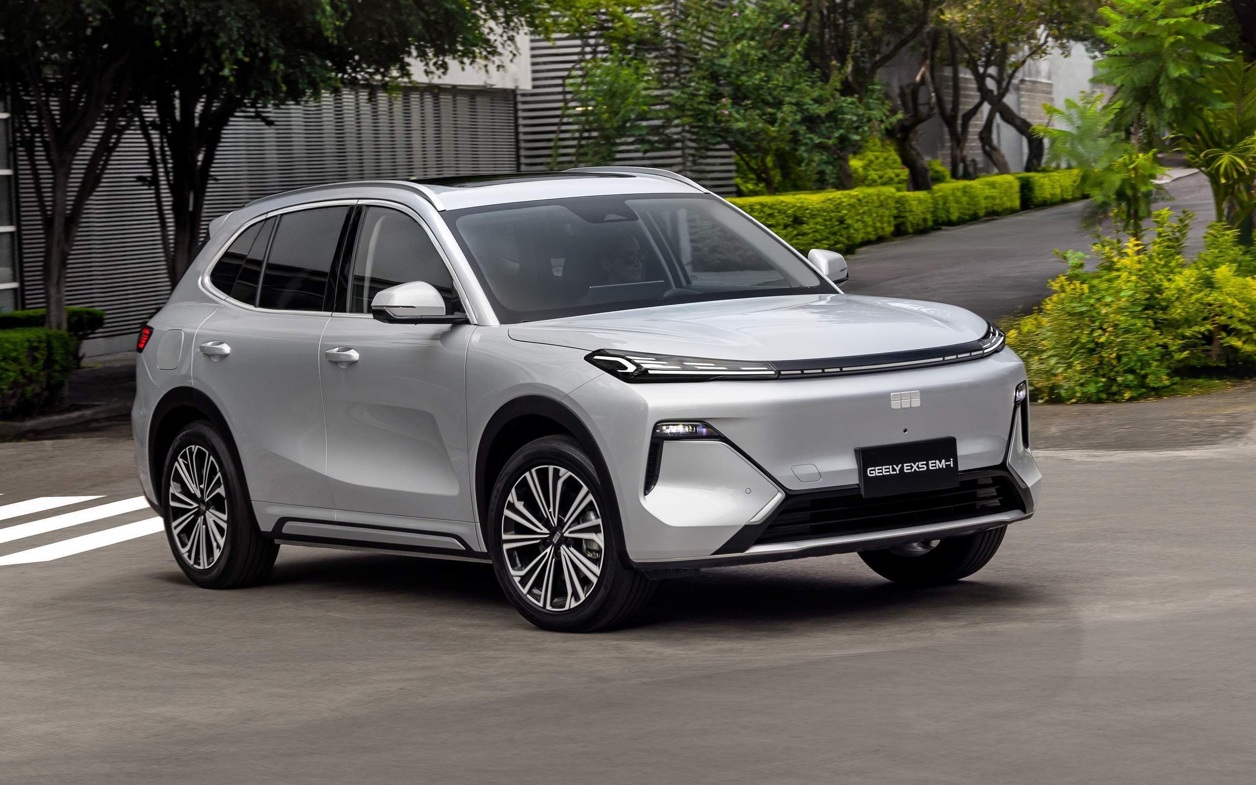 Geely EX5 híbrido chega para brigar com BYD Song Plus; veja os preços
