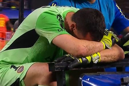 Marchesin deixou o campo em lágrimas