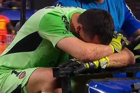 Marchesin deixou o campo em lágrimas