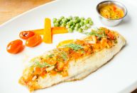 Receita de peixe com molho harissa para o almoço de fim de semana