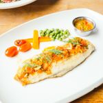 Receita de peixe com molho harissa para o almoço de fim de semana