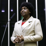 PT confirma Benedita ao Senado e defende eleição direta no Rio