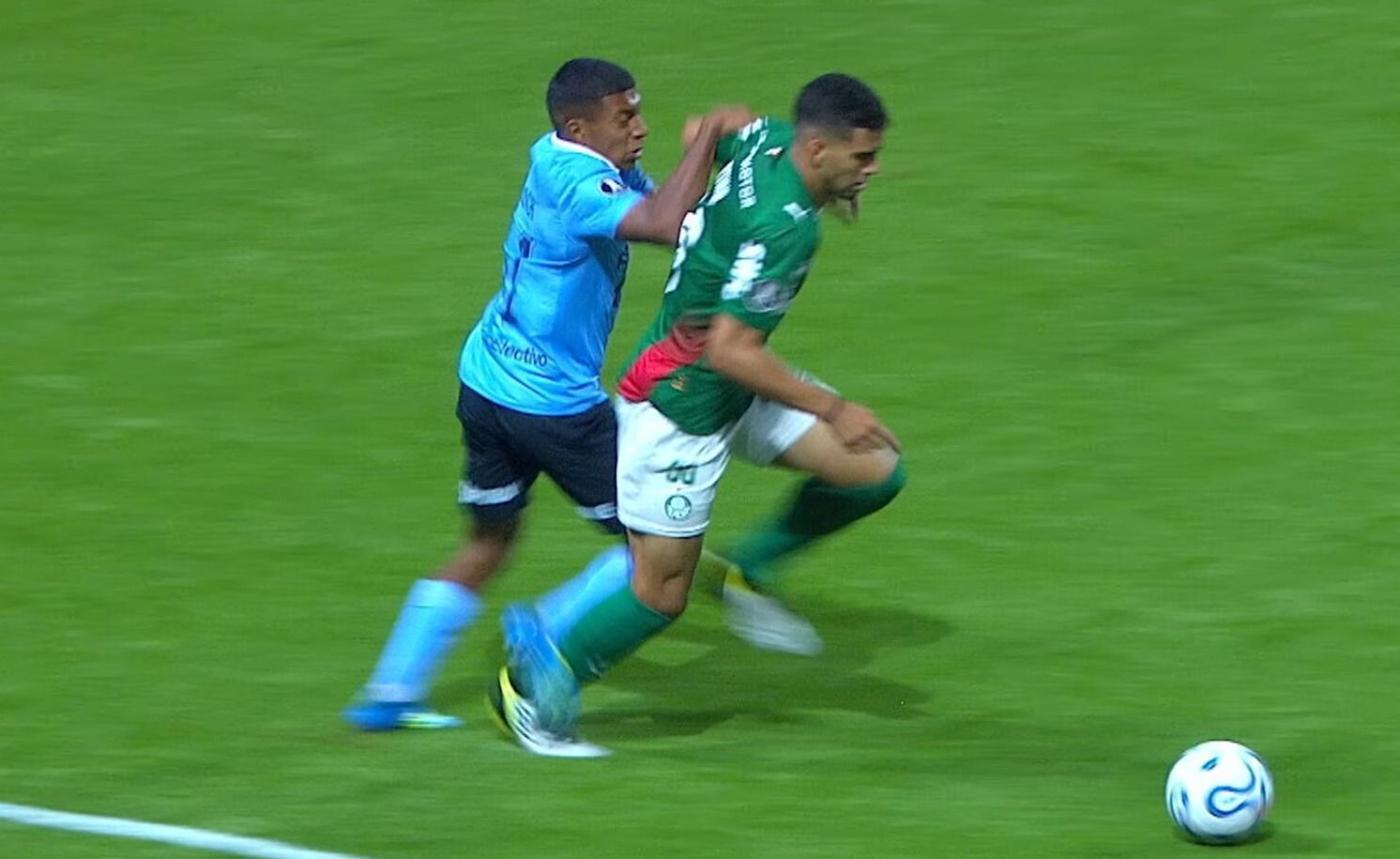 Conmebol divulga áudio do VAR de pênalti marcado para o Palmeiras