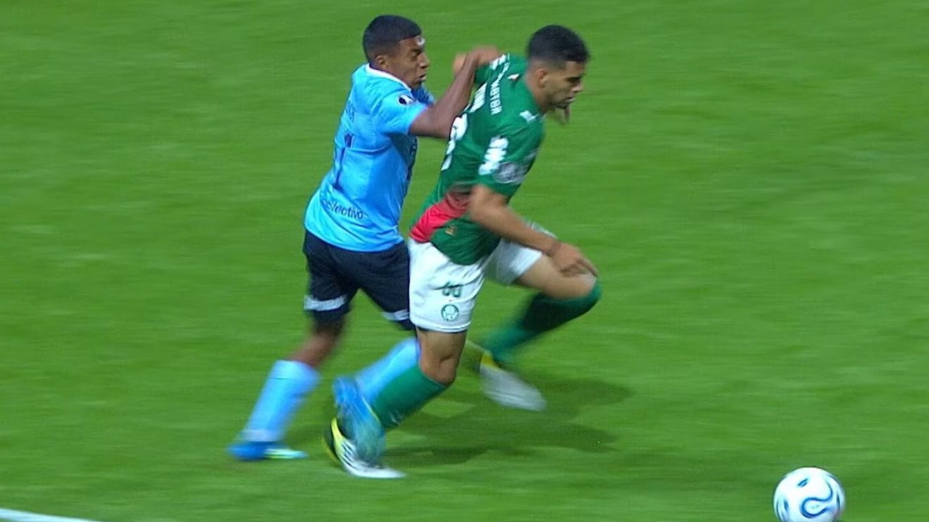 Conmebol divulga áudio do VAR de pênalti marcado para o Palmeiras