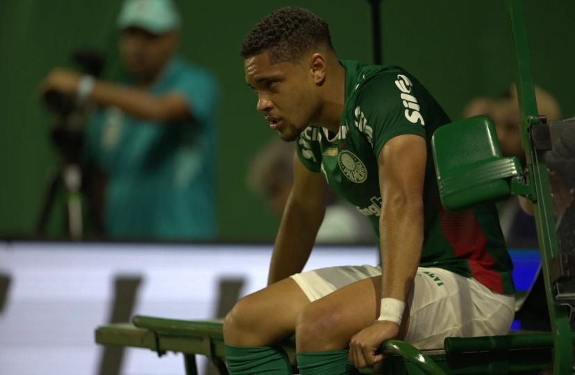 Palmeiras se preocupa com possível nova lesão de Vitor Roque; veja detalhes