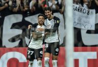 Corinthians domina, vence Peñarol e fica com a melhor campanha da Libertadores