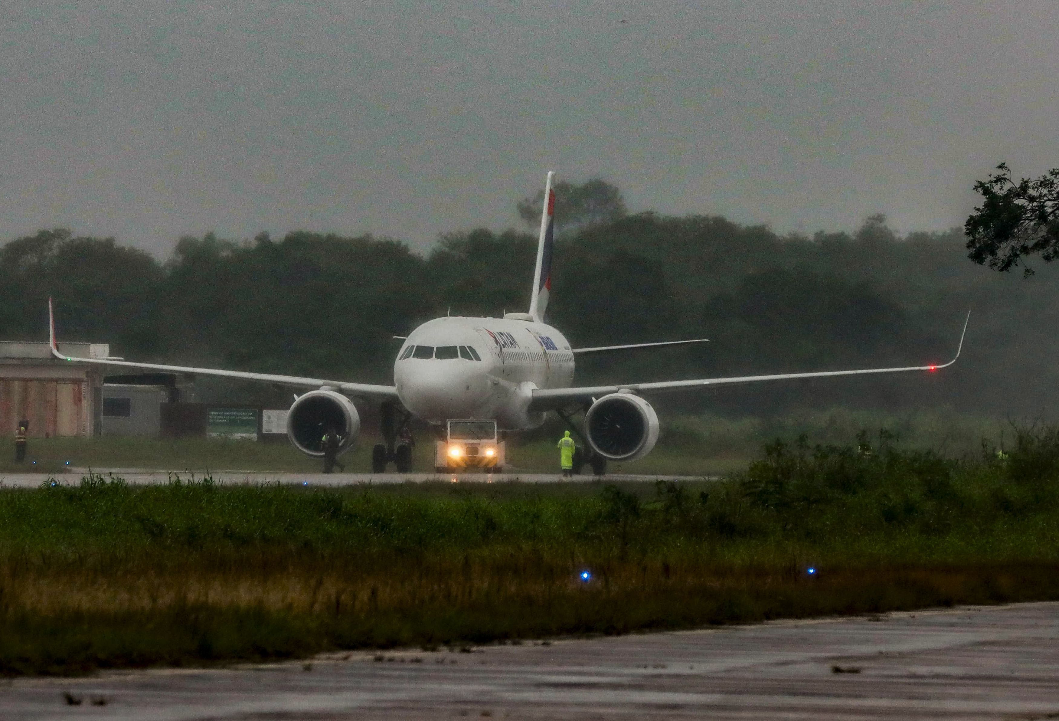 Governo zera imposto para evitar impacto da querosene na passagem aérea