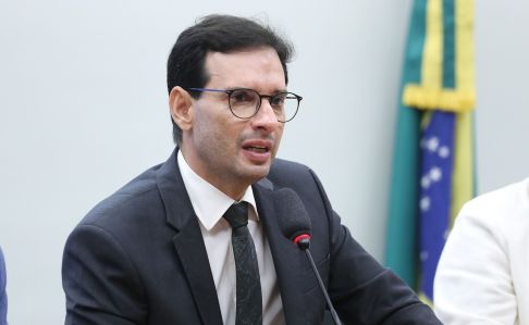 O relator da proposta que acabar com a escala de trabalho 6x1, deputado Leo Prates (PDT-BA).