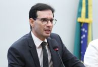 Projeto que acaba com escala 6x1 deve ser votado até 26 de maio, diz relator