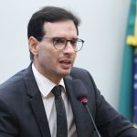 Projeto que acaba com escala 6x1 deve ser votado até 26 de maio, diz relator