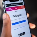 Instagram vai avisar pais sobre buscas de adolescentes por automutilação e suicídio no Brasil