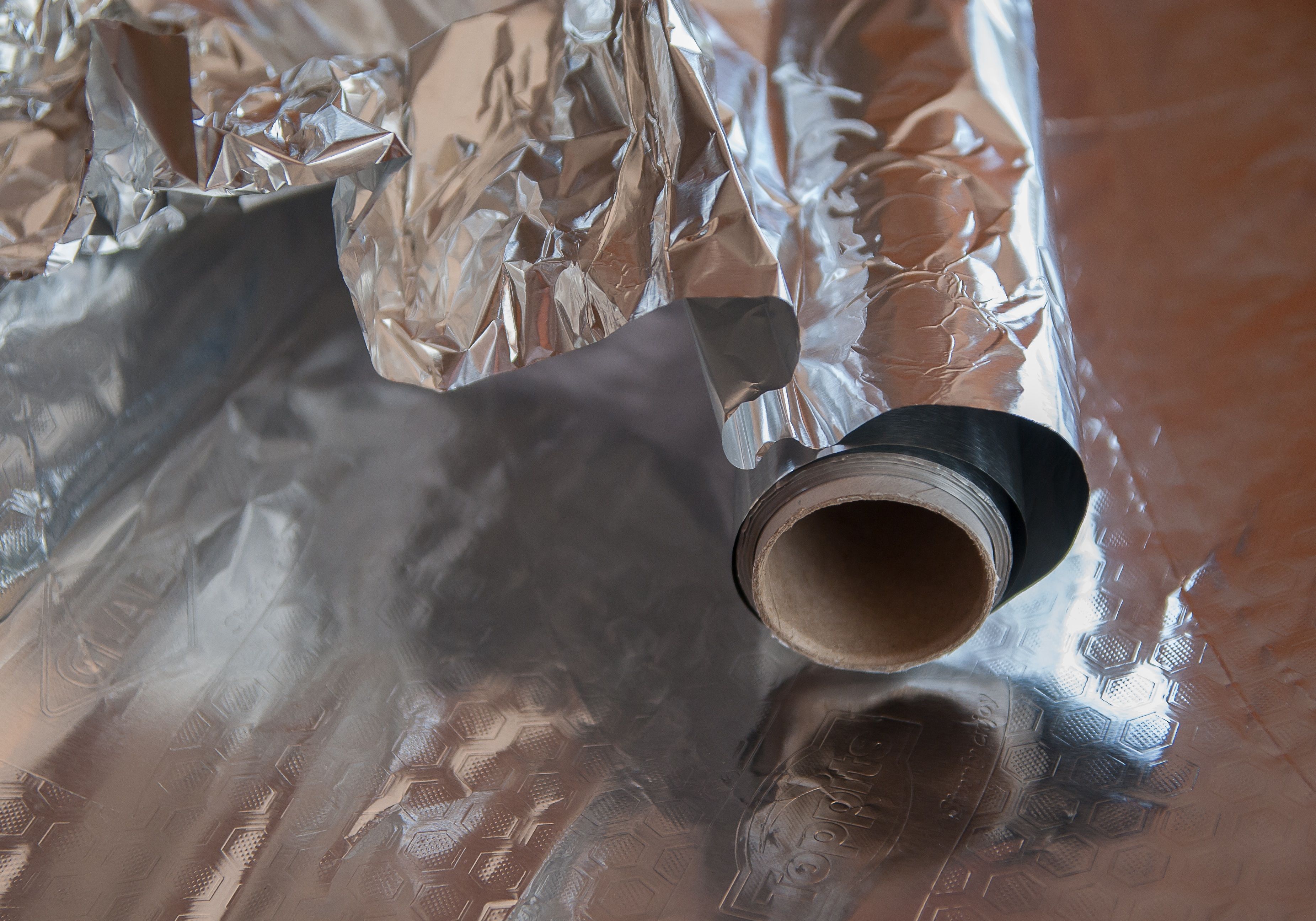 Carregar um pau de canela embrulhado em papel alumínio: para que serve e por que recomendam