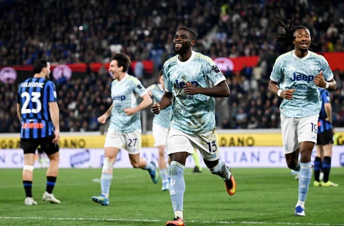Juventus bate Atalanta e alcança zona de classificação da Champions League