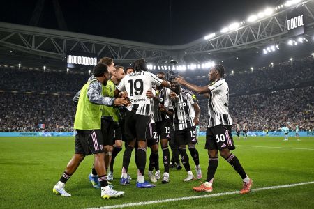 Jogadores celebram resultado em Juventus 2 x 0 Bologna pelo Campeonato Italiano 2025/2026