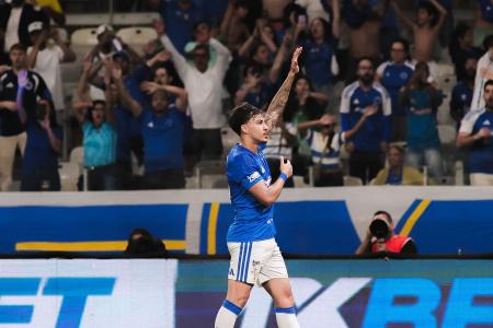 Kaio Jorge celebra gol no retorno ao Cruzeiro