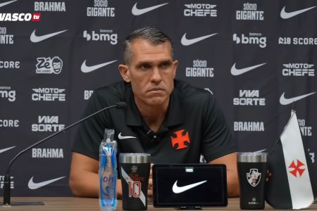 Bruno Lazaroni, auxiliar que comandou o Vasco na estreia da Sul-Americana