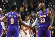 LeBron James faz história ao lado do filho em vitória dos Lakers na NBA