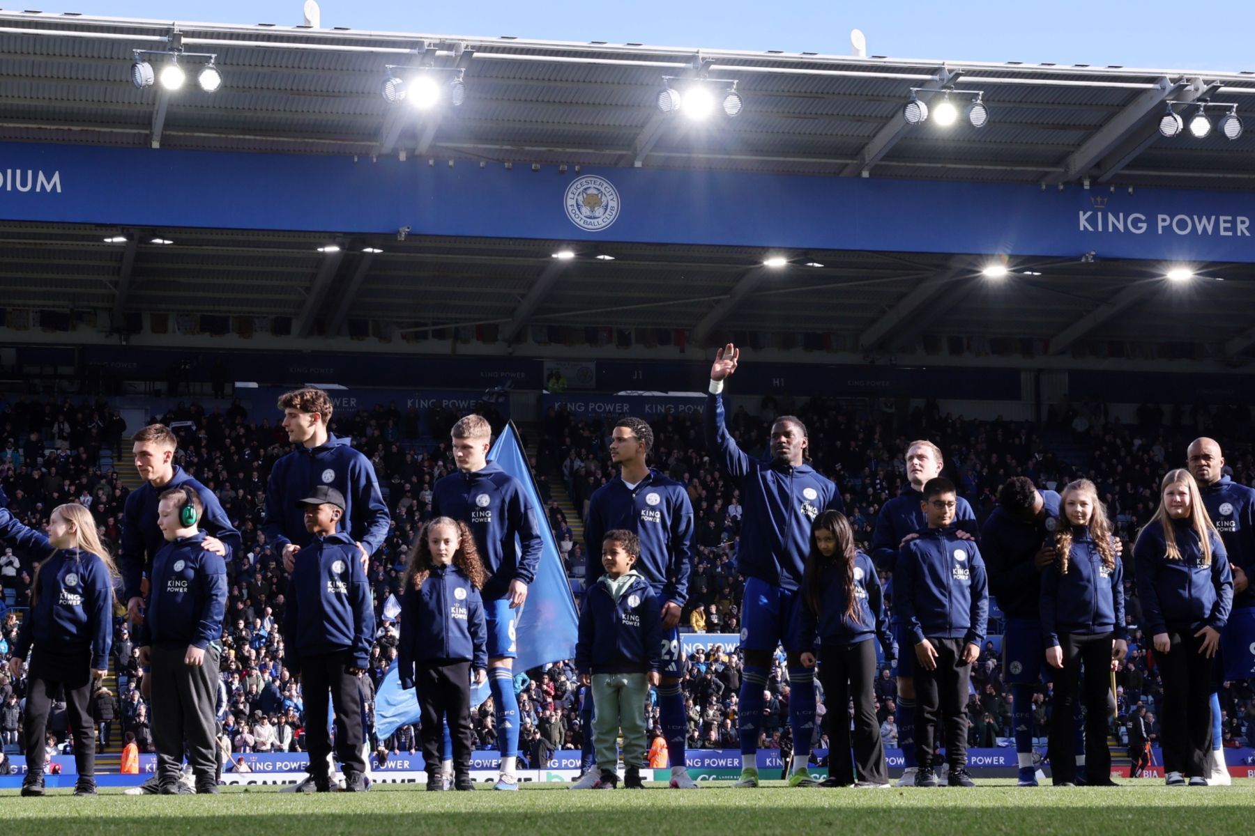 Clube inglês é rebaixado à terceira divisão 10 anos após conquistar a Premier League