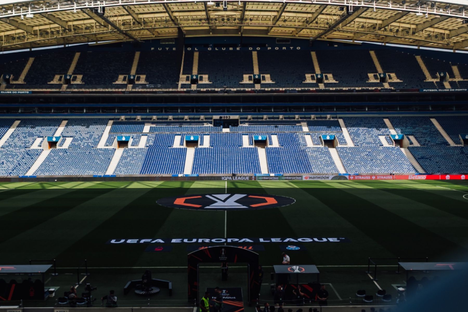 Liga Europa 25/26: veja todos os resultados dos jogos de ida das quartas de final