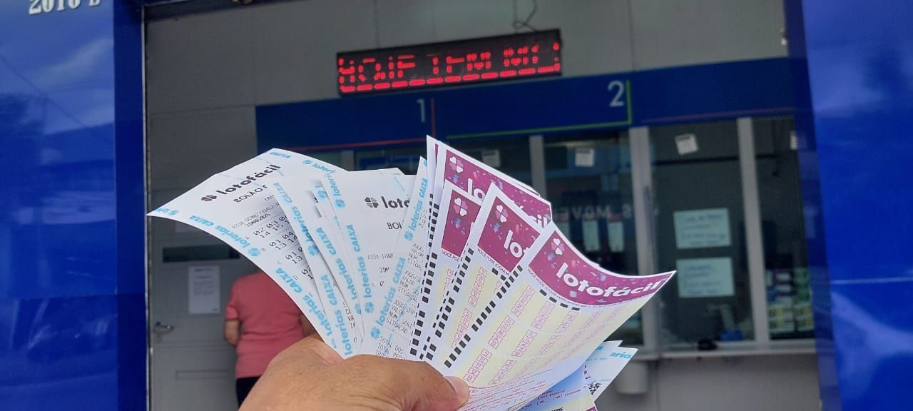 Resultado Lotofácil 3719: bolão e apostas simples dividem fortuna