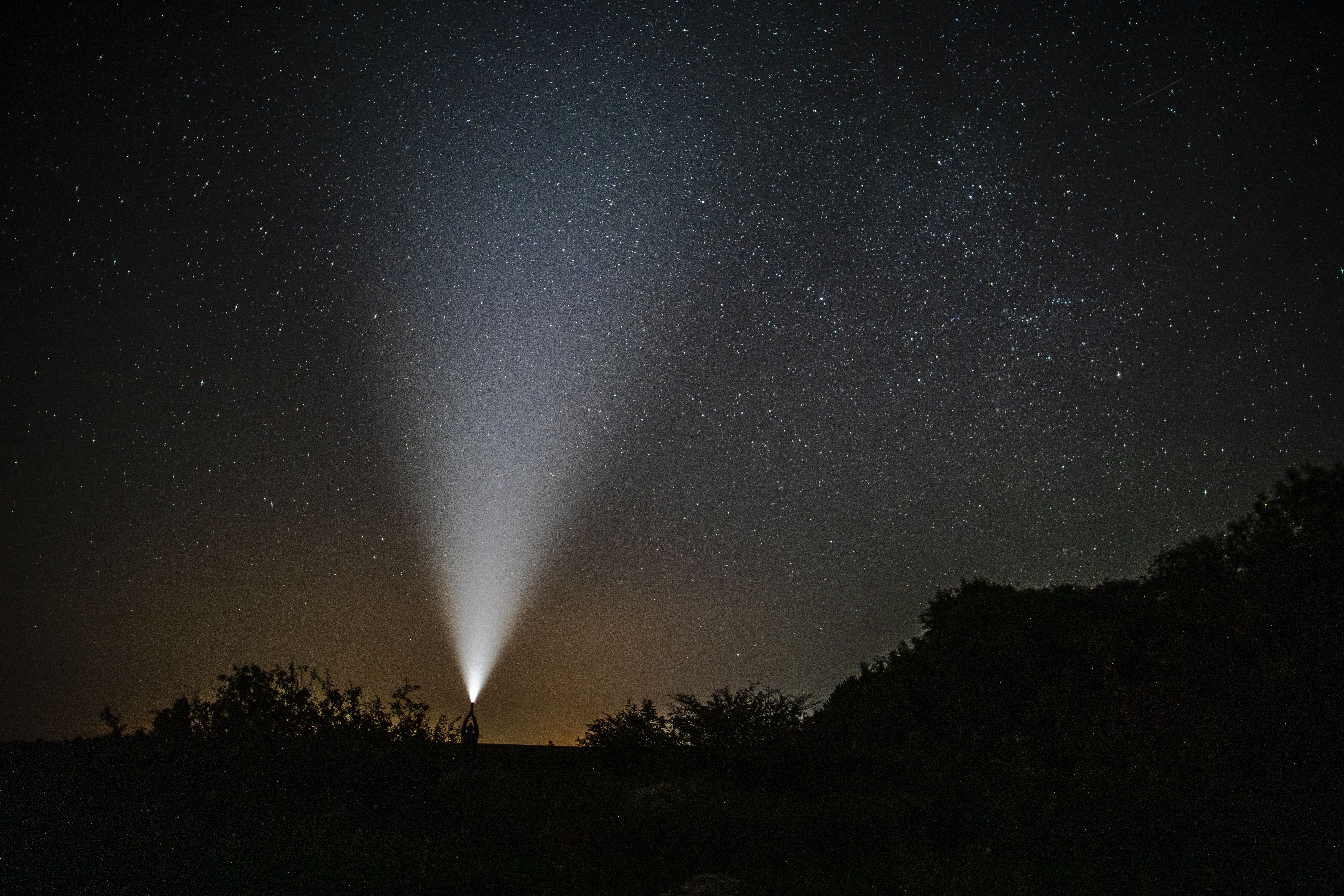 Chuva de meteoros Líridas tem pico nesta noite; veja como acompanhar