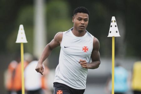 Matheus França, atacante emprestado pelo Crystal Palace ao Vasco