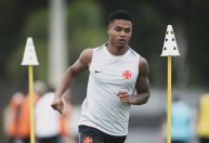 Atacante emprestado ao Vasco é discreto em oportunidade na Sula, mas ganha elogio