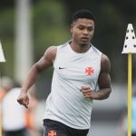 Atacante emprestado ao Vasco é discreto em oportunidade na Sula, mas ganha elogio