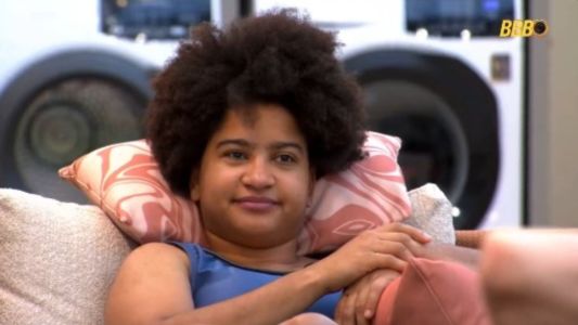 Milena em conversa com os aliados