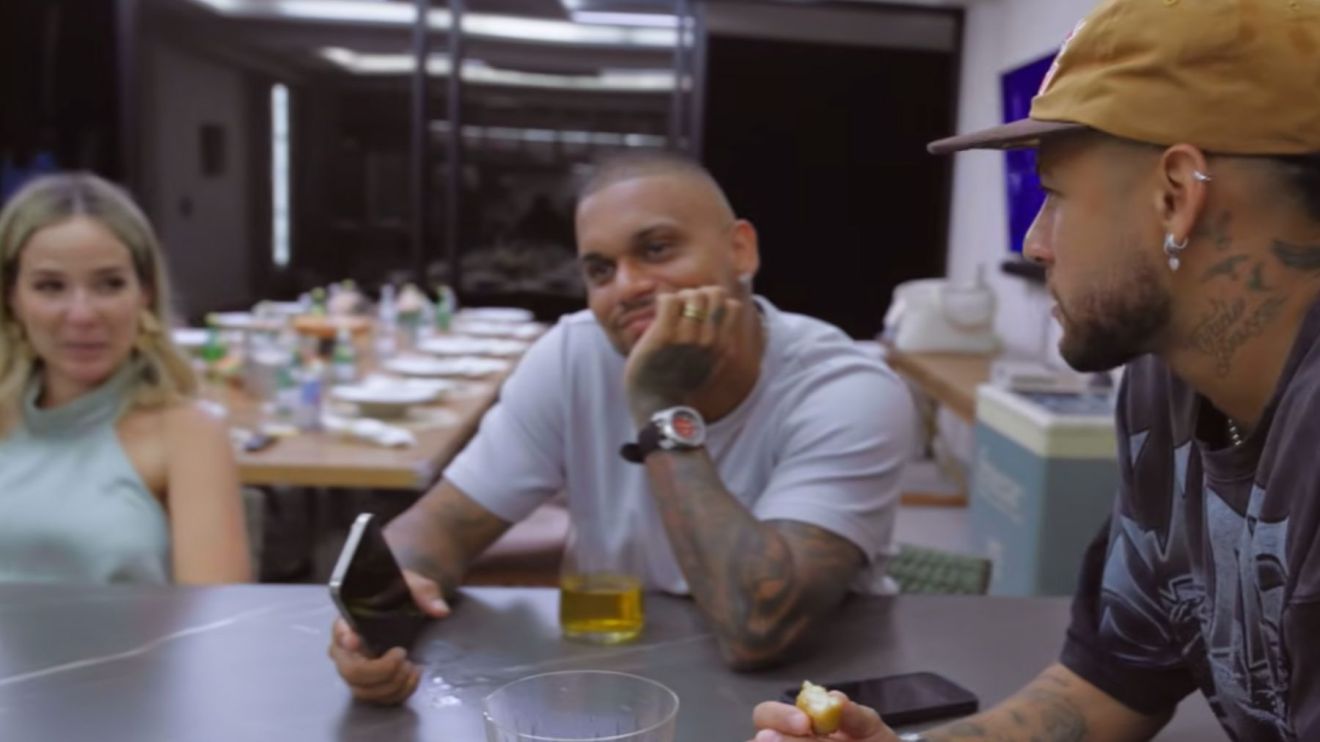 Neymar leva ‘chamada’ e ouve explicação de amiga sobre fala machista