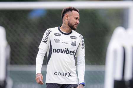 Neymar em ação no treino do Santos