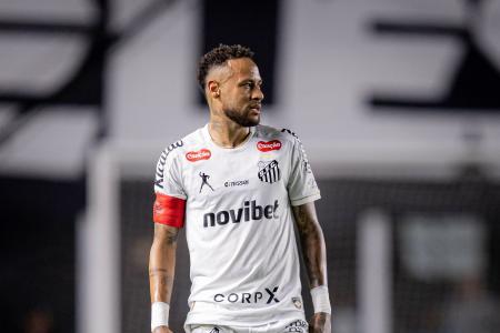 Neymar em ação na Vila contra o Atlético