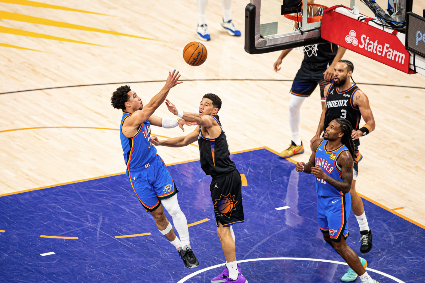 Thunder vence Suns e encaminha classificação nos playoffs da NBA