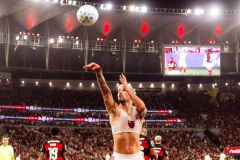 Arrascaeta comemora gol em homenagem a Oscar Schmidt em Flamengo x Bahia