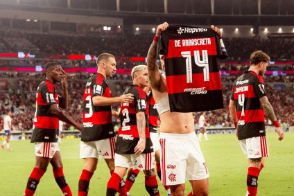Arrascaeta em homenagem a Oscar Schmidt após marcar em Flamengo x Bahia