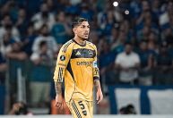 Capitão do Boca, Paredes critica arbitragem após derrota para o Cruzeiro
