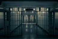 Mato Grosso proíbe visitas íntimas a condenados por feminicídio, estupro e pedofilia