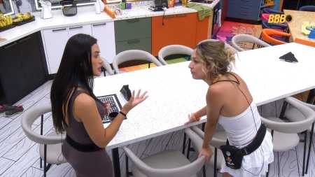 Jordana e Samira discutem na cozinha