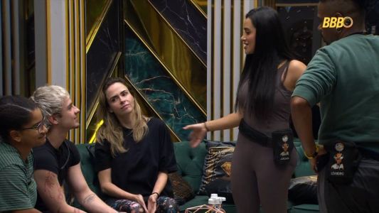 Jordana colocou Boneco no VIP
