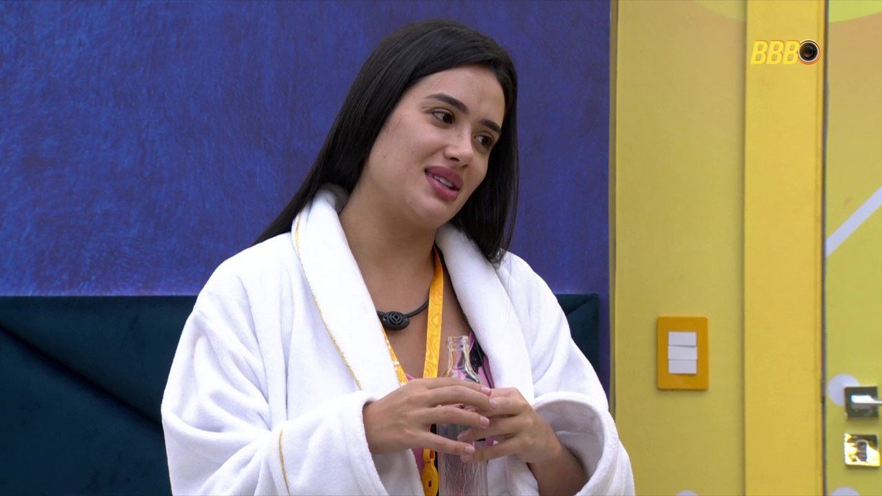 Jordana revela que beijou Jonas no BBB 26: 'Ele passou na rodinha'