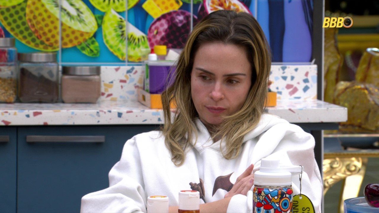 Ana Paula aponta gesto de produtora em entrevista no BBB 26: 'Fica rindo'