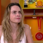 Campeã do BBB 26, Ana Paula se irrita com equipe ao ver redes sociais