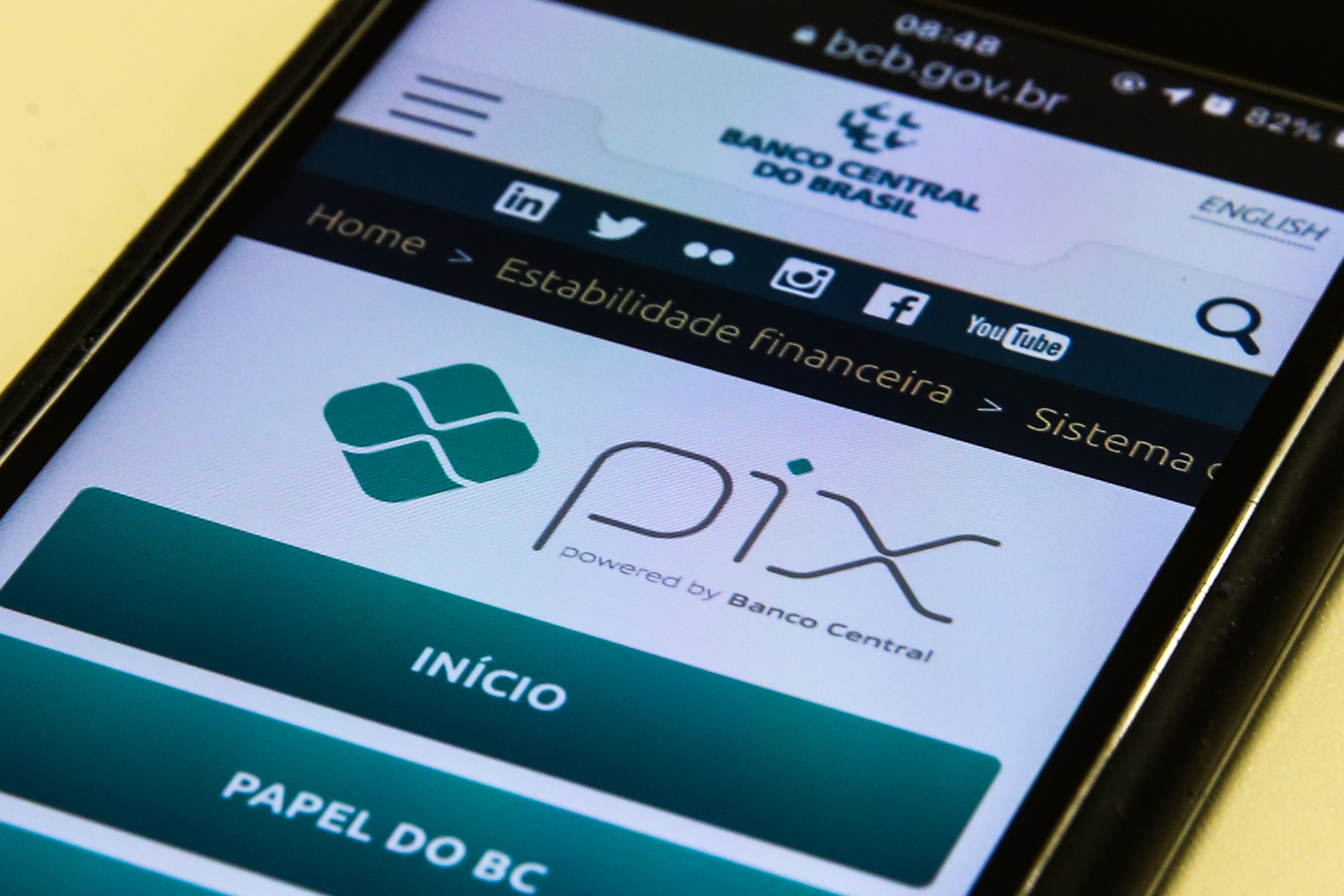 Pix fora do ar: clientes relatam instabilidades em oito bancos