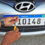 Placas com cidade e estado podem voltar no Brasil; entenda