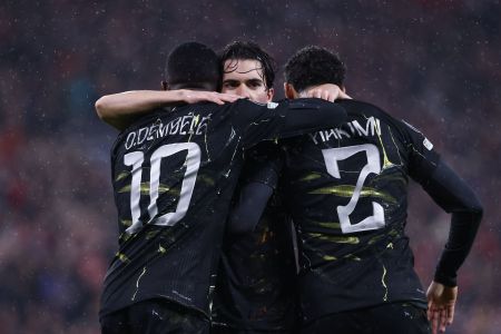 Dembelé celebra o gol com Vitinha e Hakimi